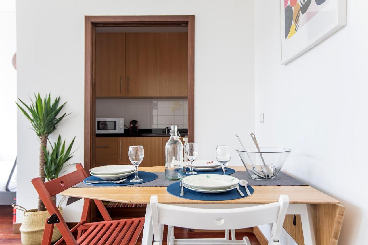 Bonjardim Studio w/ Balcony by LovelyStay Porto Bagian luar foto