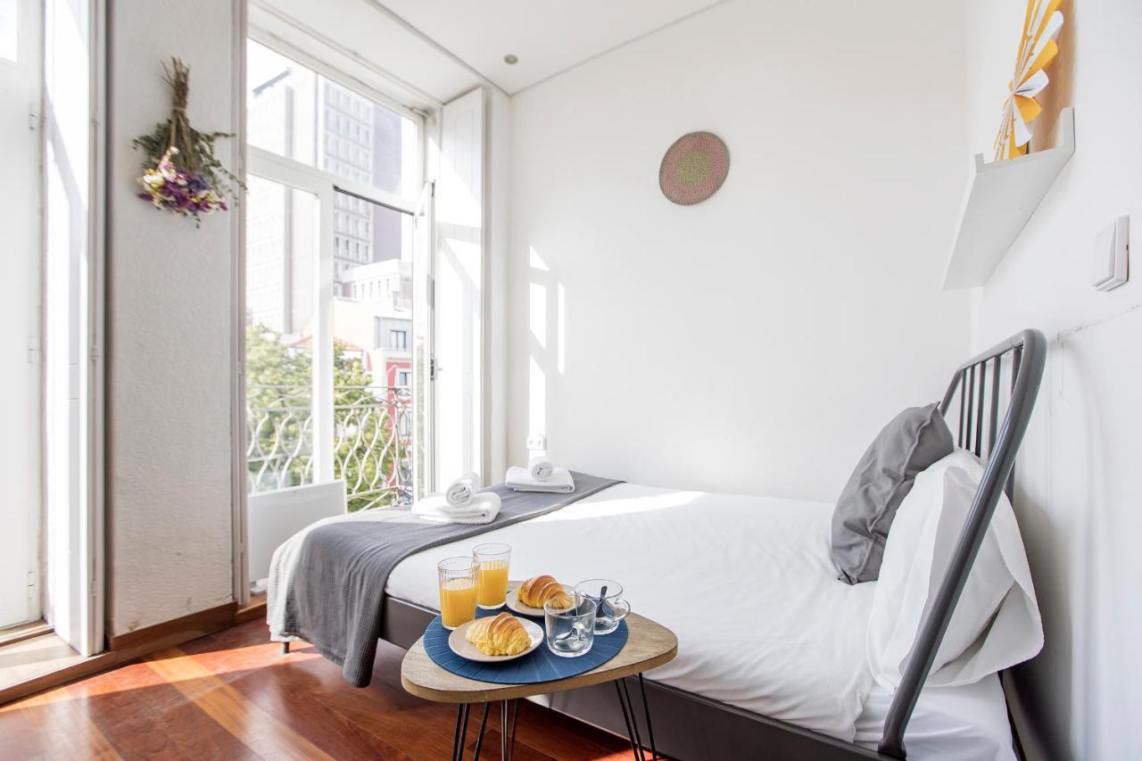 Bonjardim Studio w/ Balcony by LovelyStay Porto Bagian luar foto